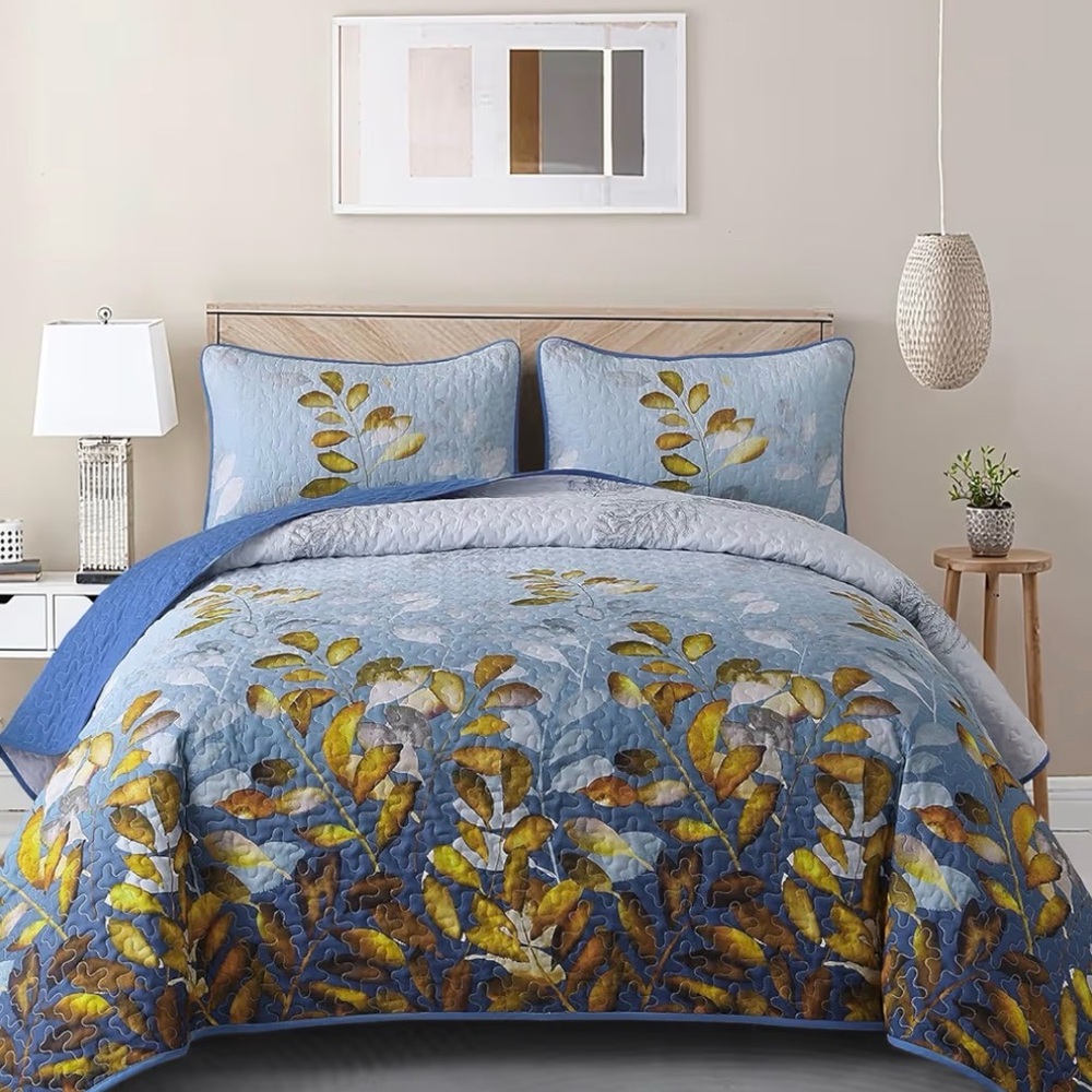 Floral Blue and Gray Quilt Set